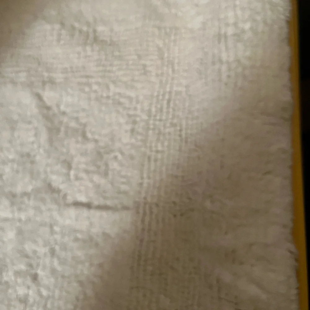 Ralph Lauren White Textured bath Rug/ Firm Price